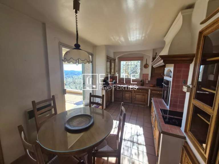 Maison Spéracèdes - 3 chambres - 221m²