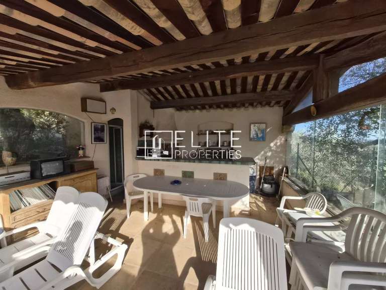 Maison Spéracèdes - 3 chambres - 221m²