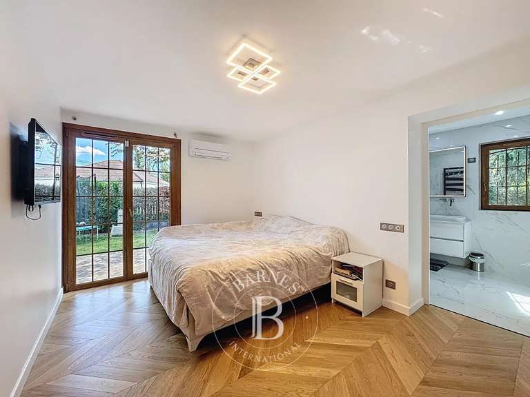 House Sucy-en-Brie - 4 bedrooms - 368m²