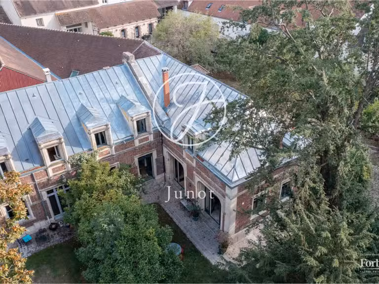Maison Sucy-en-Brie - 4 chambres - 269m²