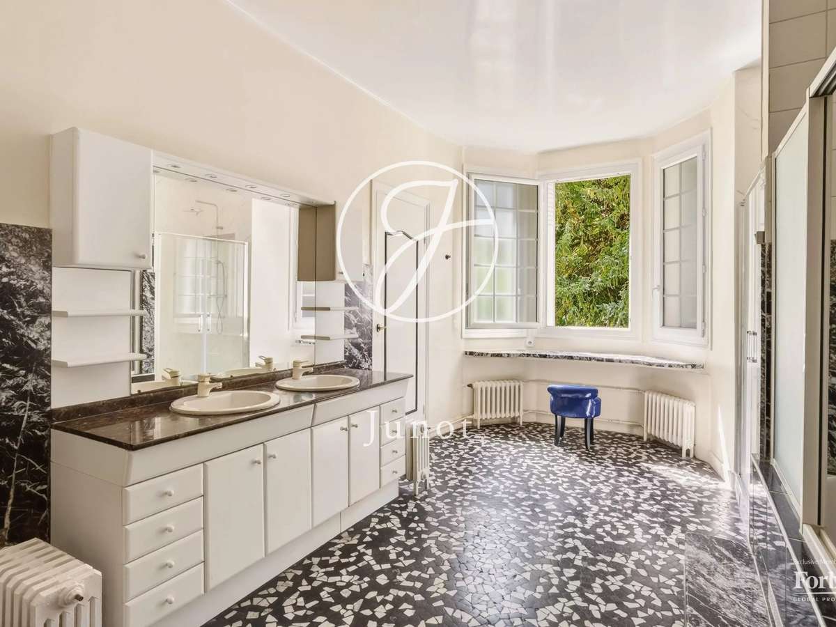 Maison Suresnes