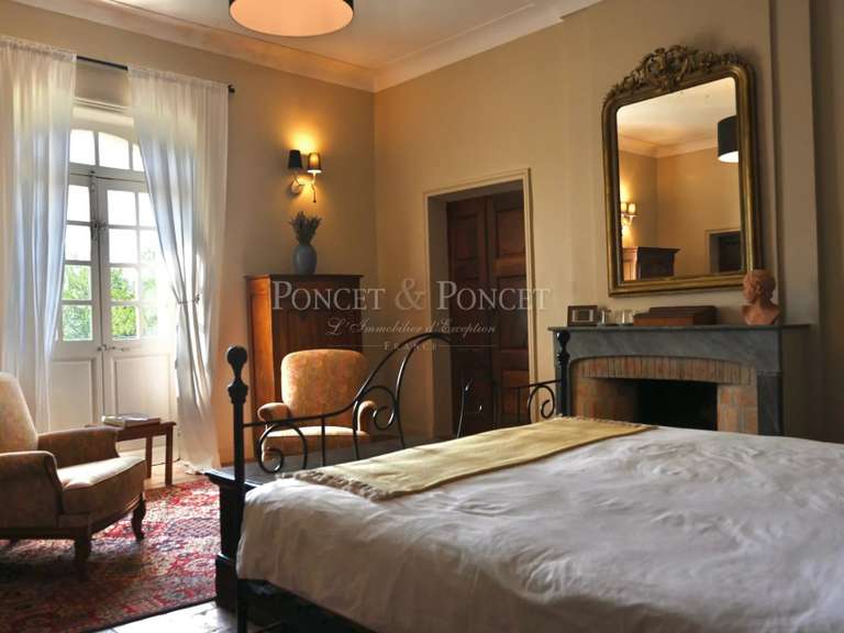 Château Suze-la-Rousse - 9 chambres - 733m²