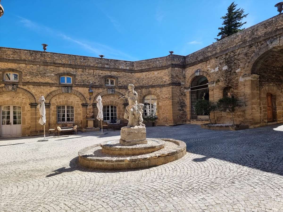 Château Suze-la-Rousse