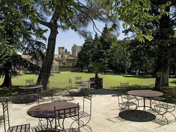 Château Suze-la-Rousse - 29 chambres - 3278m²