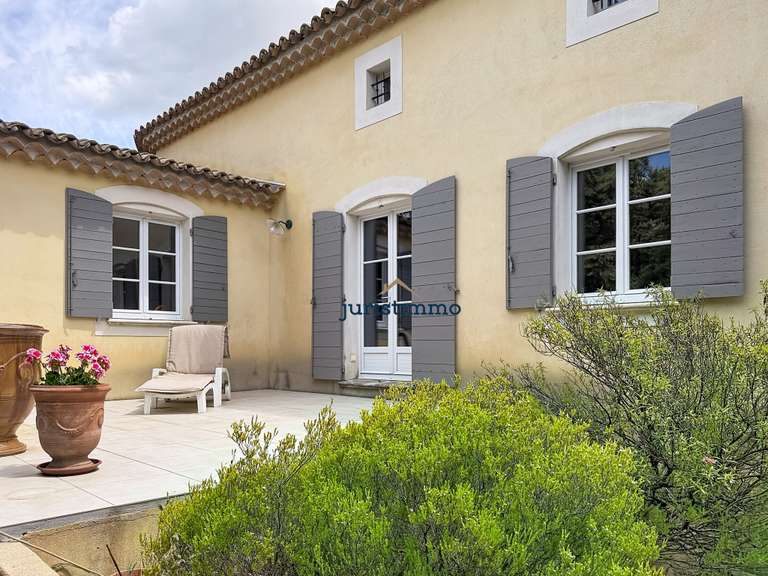 Maison Suze-la-Rousse - 3 chambres - 138m²