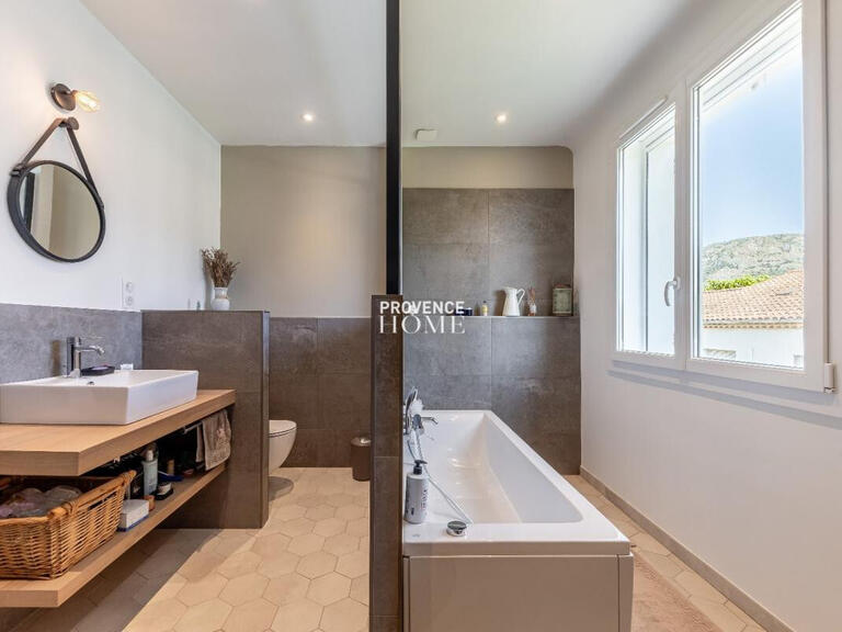 House Taillades - 5 bedrooms - 170m²