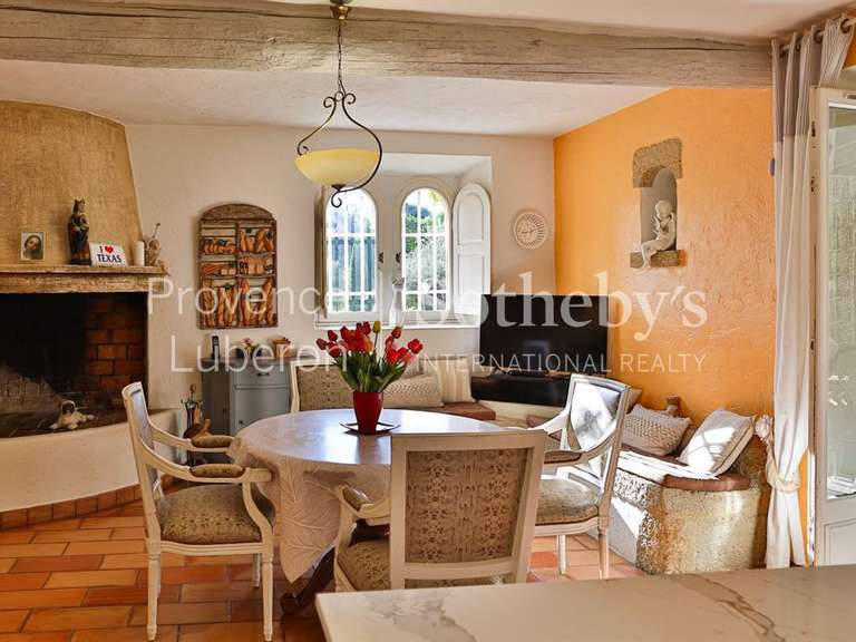 Maison Taillades - 4 chambres - 311m²