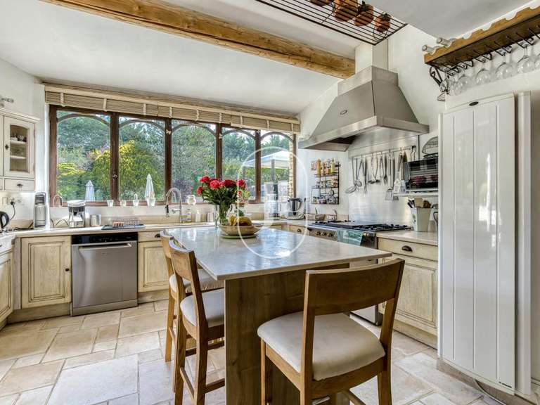 Maison Taillades - 7 chambres - 367m²