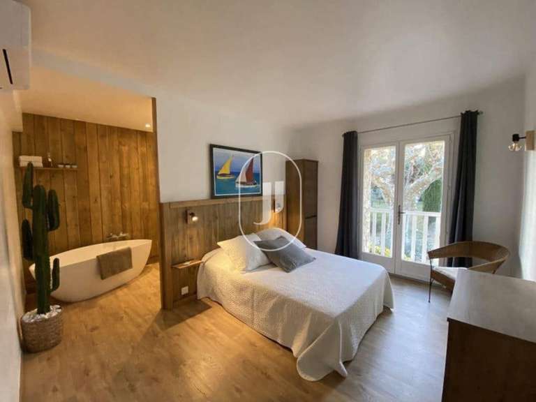 Maison Taillades - 7 chambres - 367m²