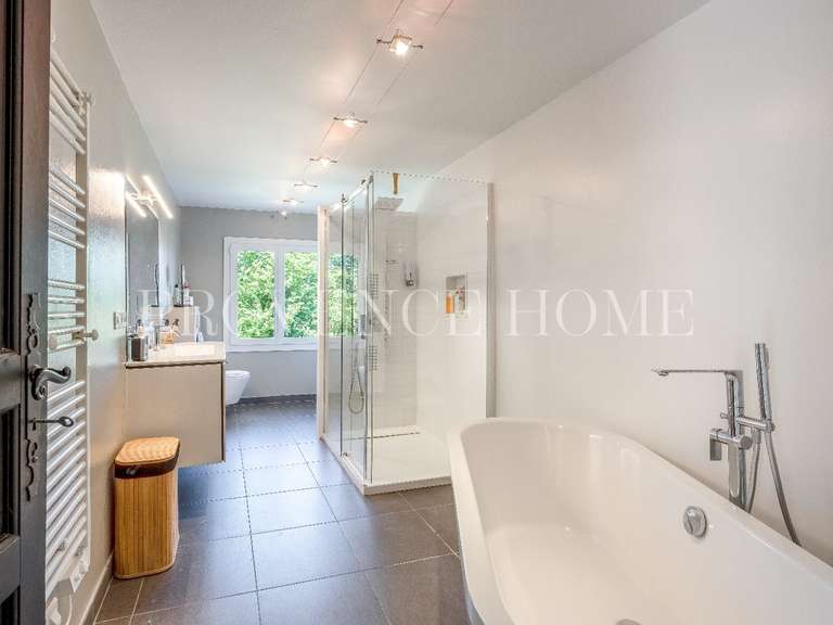 Maison Taillades - 3 chambres - 123m²