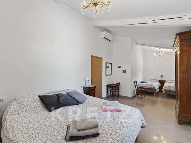 Maison Taillades - 5 chambres - 200m²