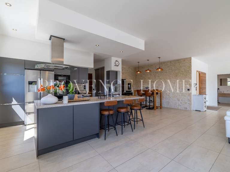 Maison Taillades - 4 chambres - 190m²