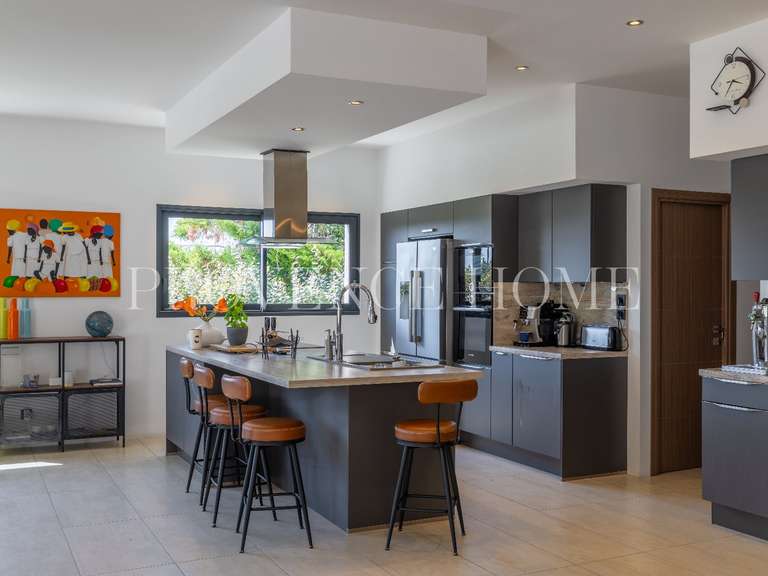 Maison Taillades - 4 chambres - 190m²