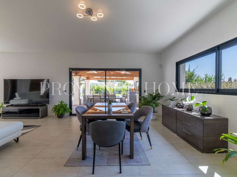 Maison Taillades - 4 chambres - 190m²