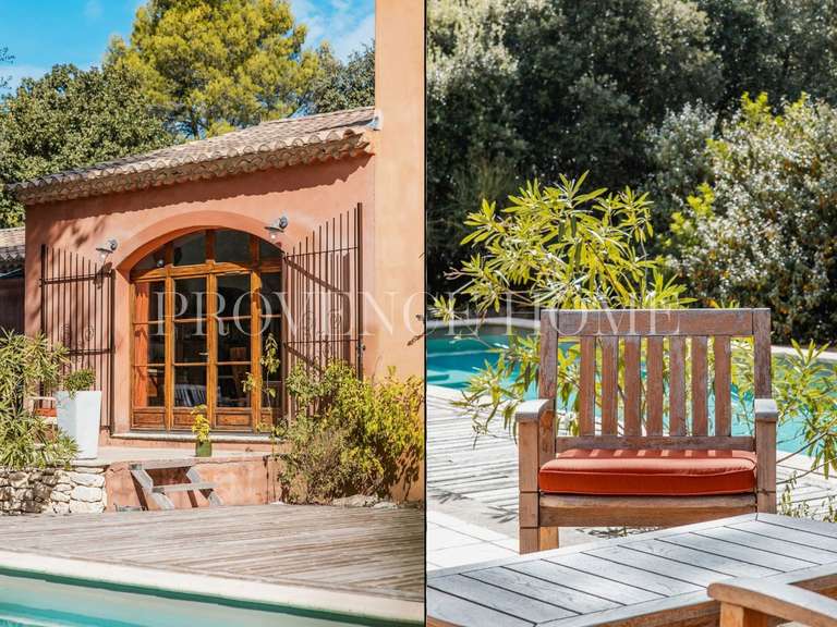 Propriété Taillades - 3 chambres - 224m²