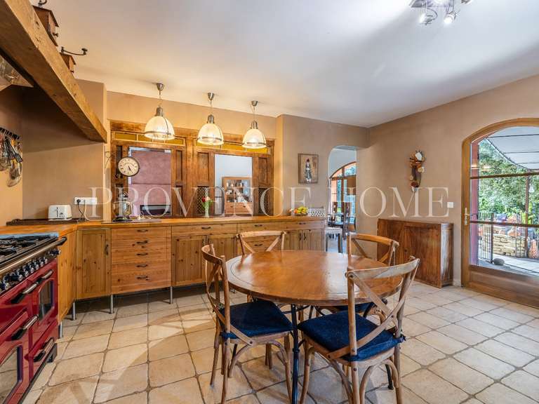 Propriété Taillades - 3 chambres - 224m²