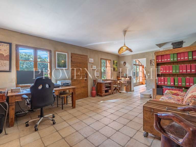 Propriété Taillades - 3 chambres - 224m²