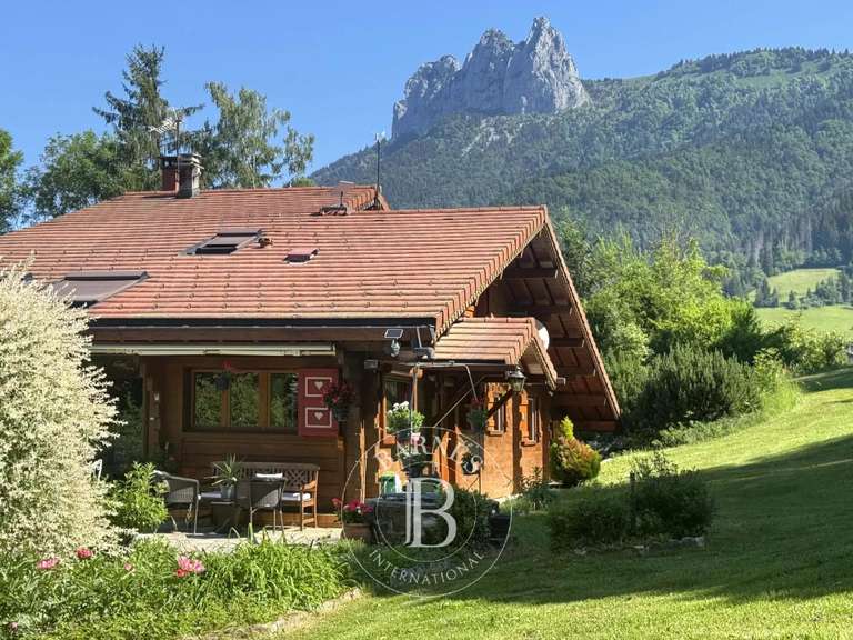 Maison Talloires-Montmin - 5 chambres - 374m²