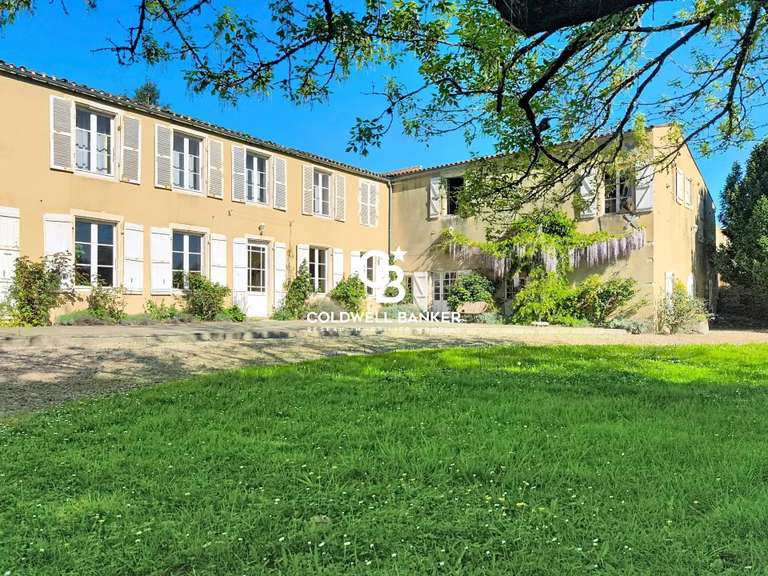 Château Talmont-Saint-Hilaire - 12 chambres - 700m²