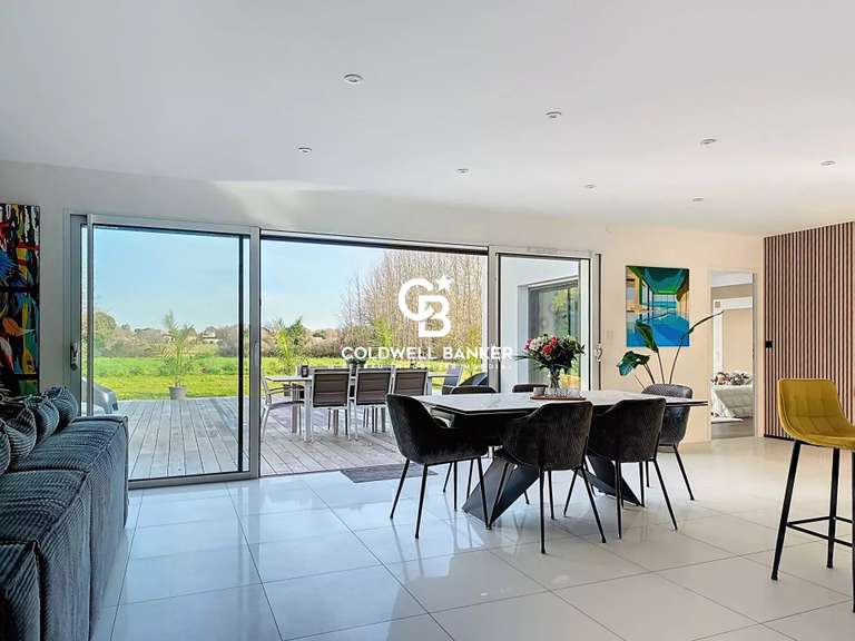 Maison Talmont-Saint-Hilaire - 3 chambres - 245m²