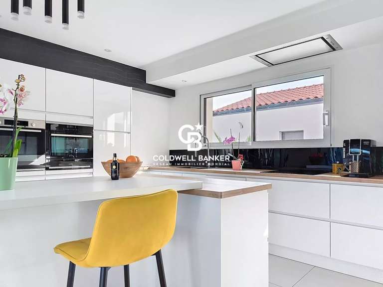 Maison Talmont-Saint-Hilaire - 3 chambres - 245m²