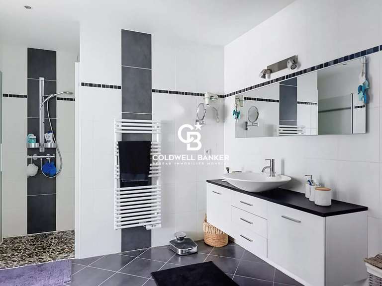 Maison Talmont-Saint-Hilaire - 4 chambres - 214m²