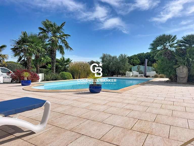 Maison Talmont-Saint-Hilaire - 4 chambres - 214m²