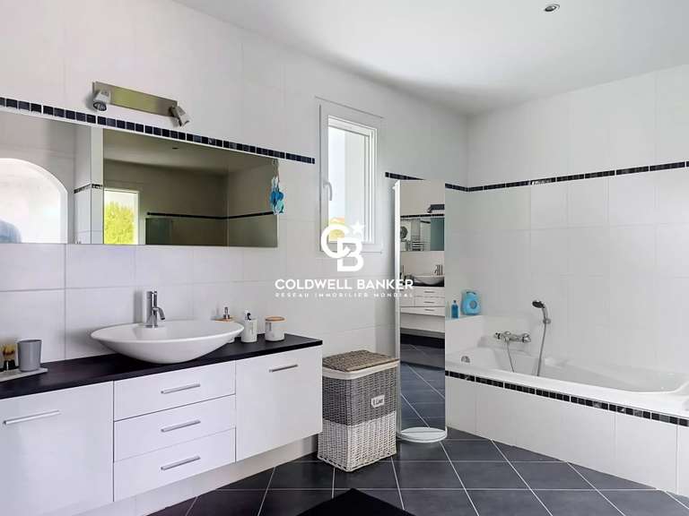 Maison Talmont-Saint-Hilaire - 4 chambres - 214m²