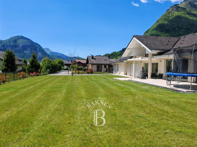 House Taninges - 4 bedrooms - 284m²
