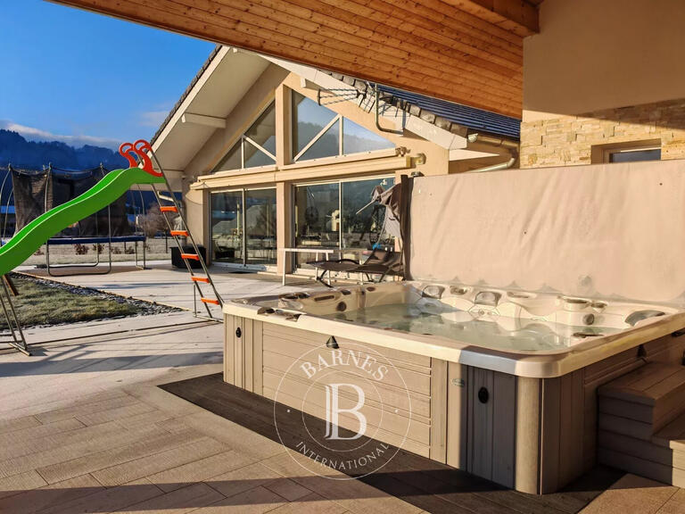 House Taninges - 4 bedrooms - 284m²