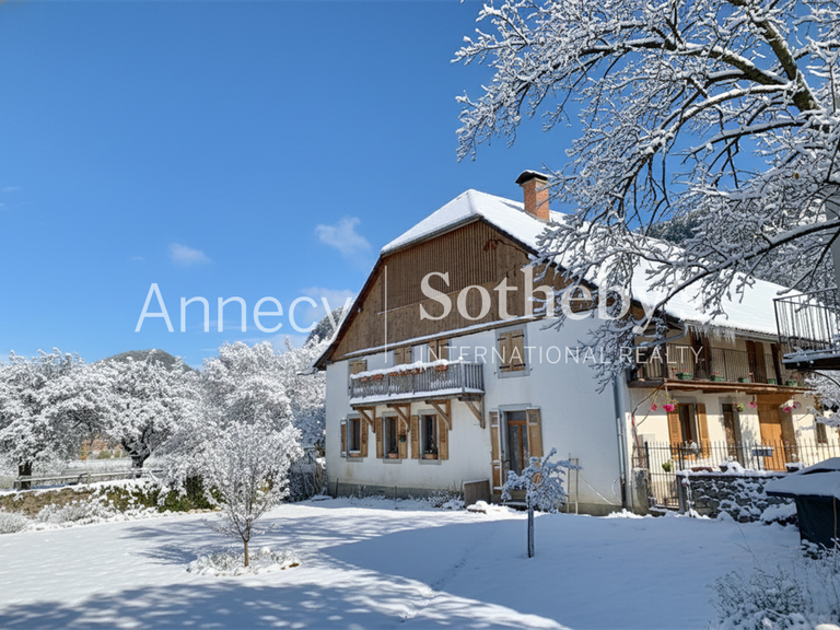 Propriété Taninges - 758m²