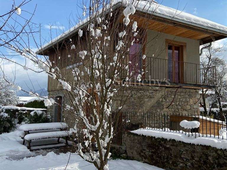 Propriété Taninges - 758m²