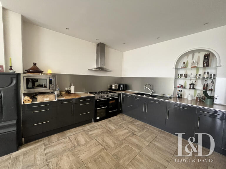 House Targon - 6 bedrooms - 323m²