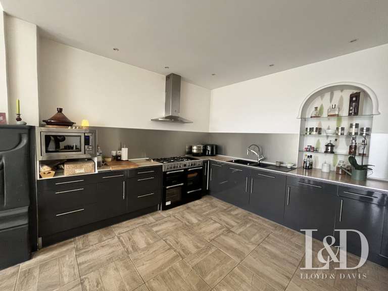 Maison Targon - 6 chambres - 323m²