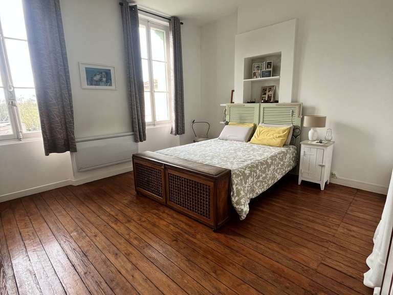 Maison Targon - 6 chambres - 323m²