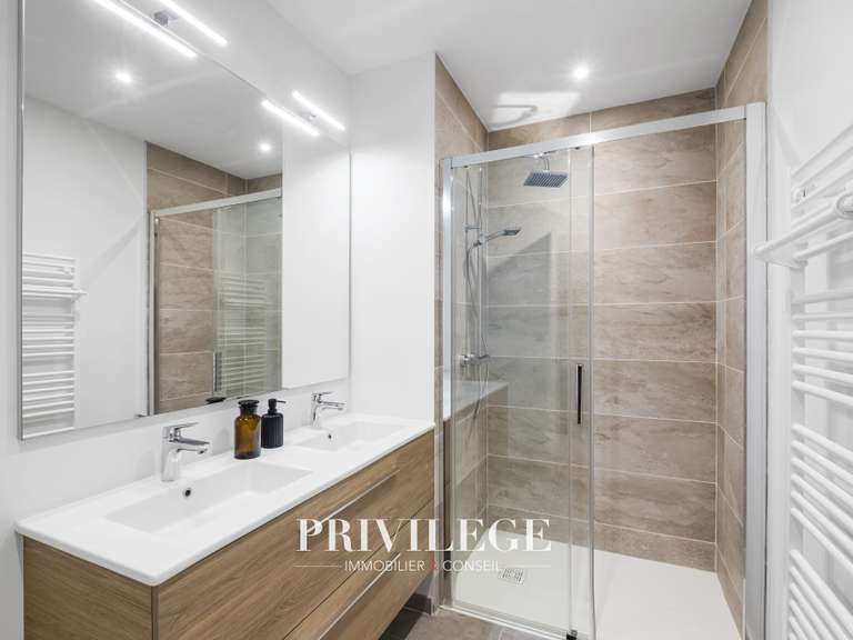 Apartment Tassin-la-Demi-Lune - 3 bedrooms - 117m²