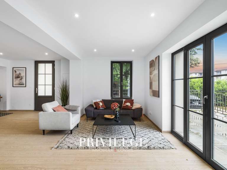 Apartment Tassin-la-Demi-Lune - 3 bedrooms - 117m²