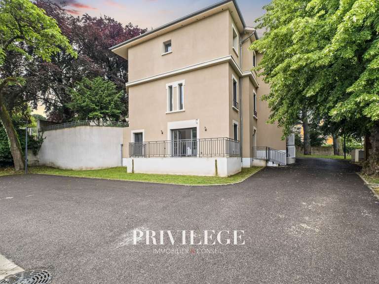 Apartment Tassin-la-Demi-Lune - 3 bedrooms - 117m²