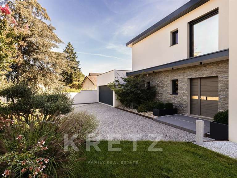 Maison Tassin-la-Demi-Lune - 5 chambres - 190m²