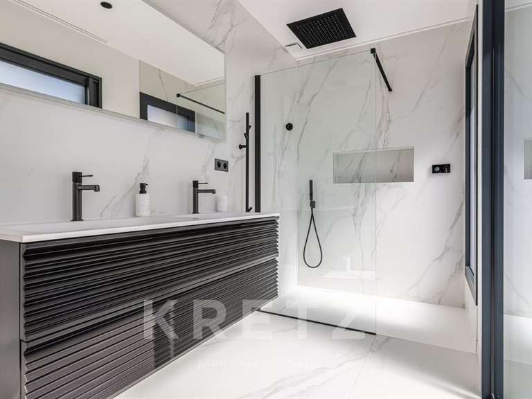 Maison Tassin-la-Demi-Lune - 5 chambres - 190m²