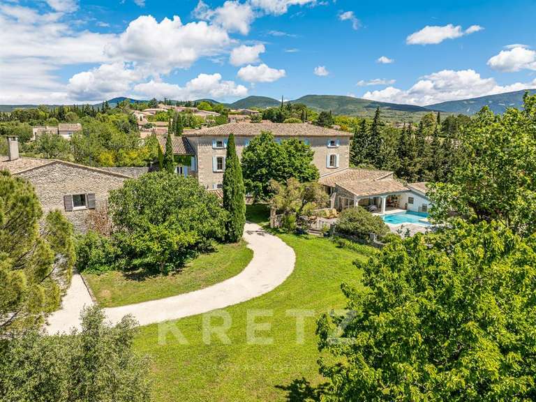 Maison Taulignan - 7 chambres - 560m²