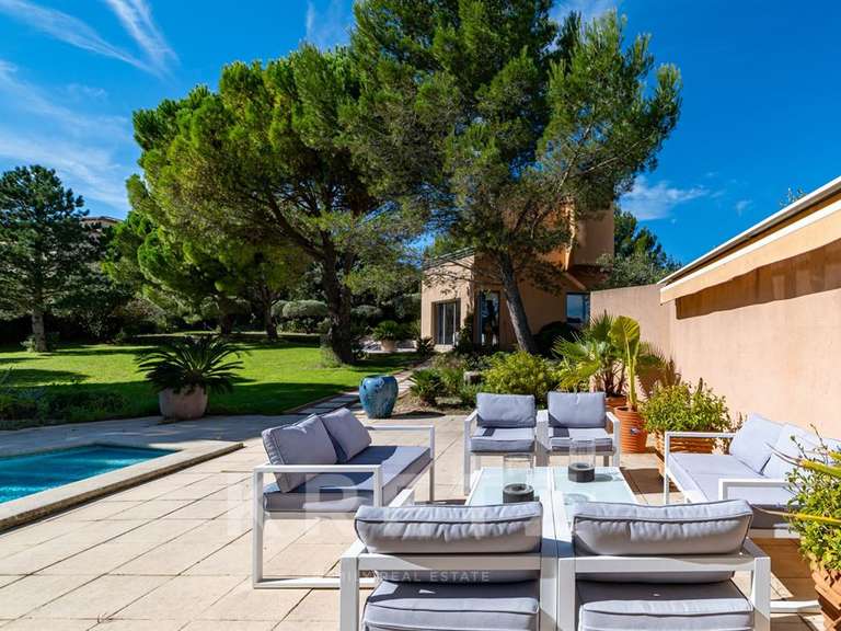 House Tavel - 4 bedrooms - 367m²