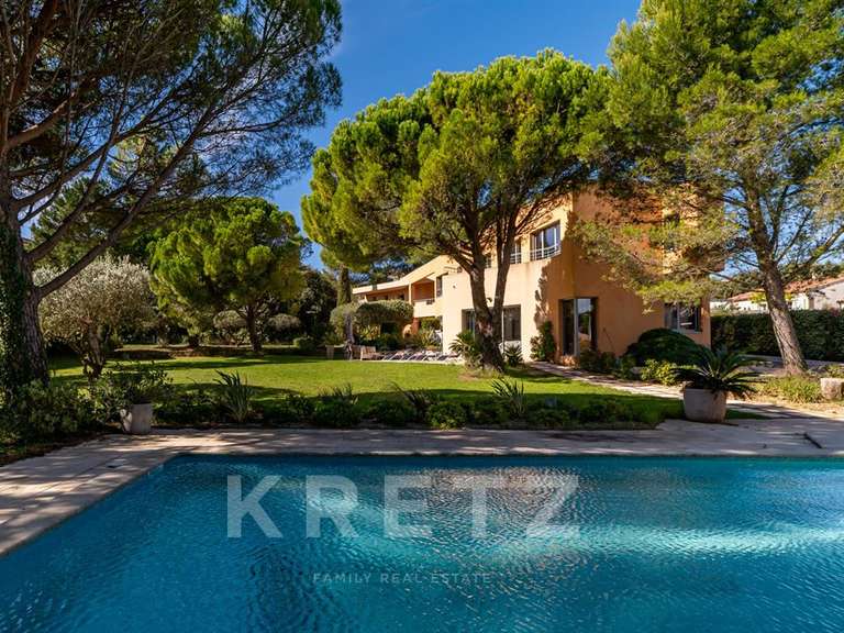 House Tavel - 4 bedrooms - 367m²