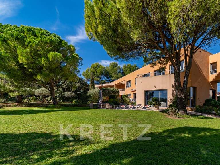 House Tavel - 4 bedrooms - 367m²