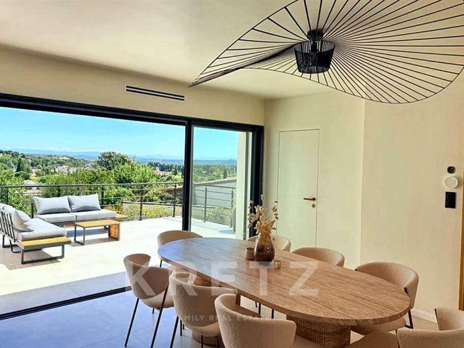 House Tavel