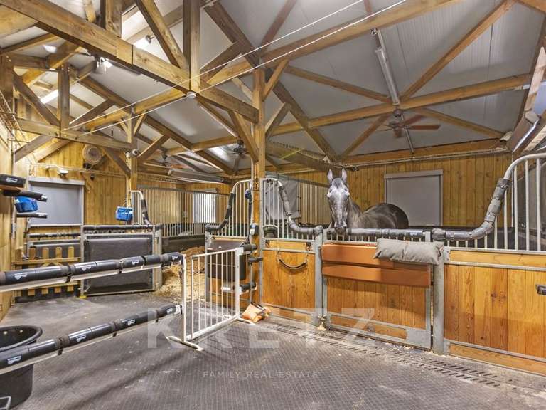 Maison Tavernes - 4 chambres - 665m²