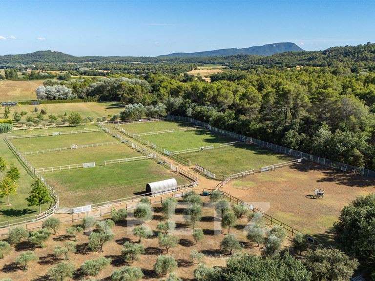 Maison Tavernes - 4 chambres - 665m²