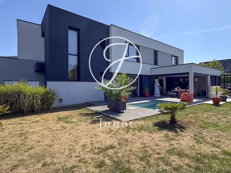 Maison Templeuve-en-Pévèle - 4 chambres - 217m²