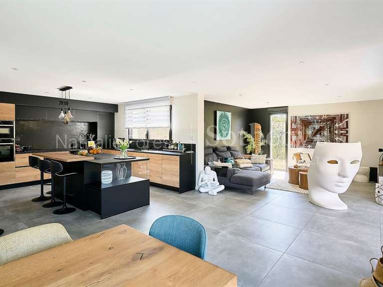 Maison Templeuve-en-Pévèle - 4 chambres - 217m²