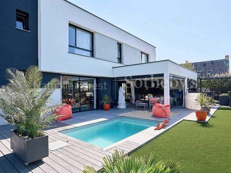 Maison Templeuve-en-Pévèle - 4 chambres - 217m²